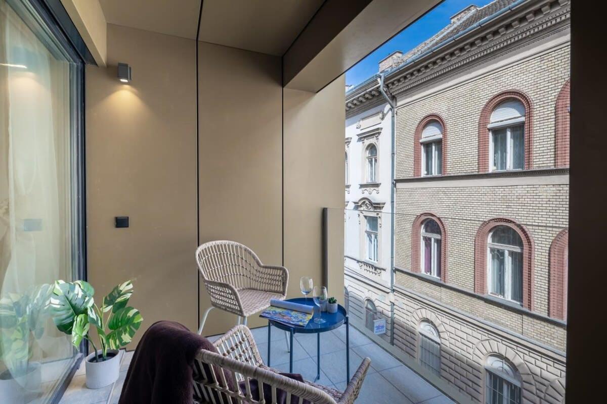Modern Apt In Authentic Central Area Budapest Bagian luar foto