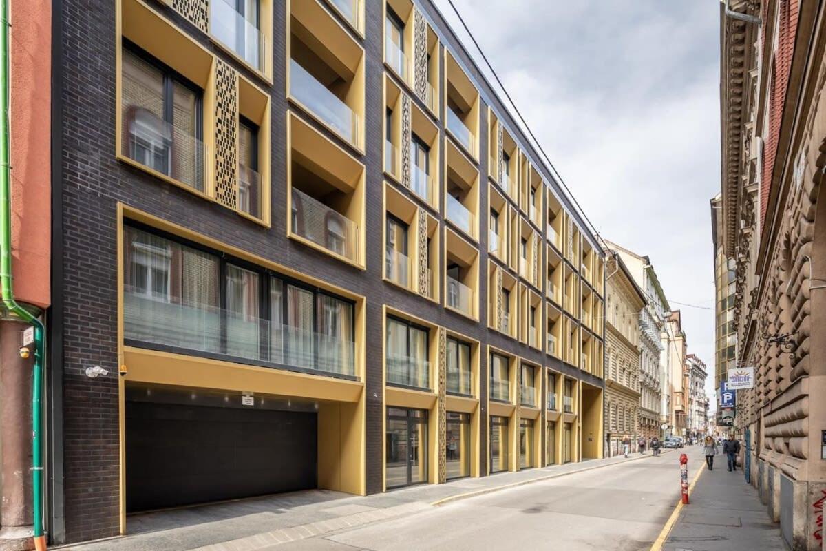 Modern Apt In Authentic Central Area Budapest Bagian luar foto