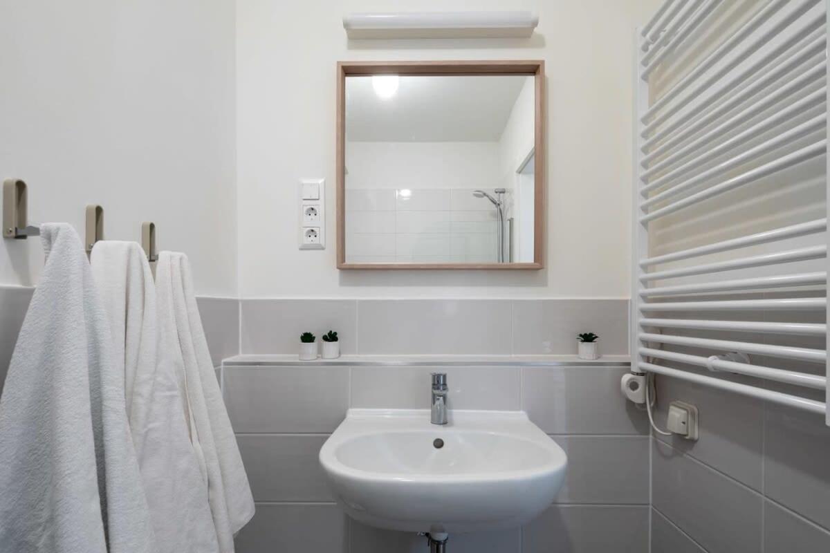 Modern Apt In Authentic Central Area Budapest Bagian luar foto
